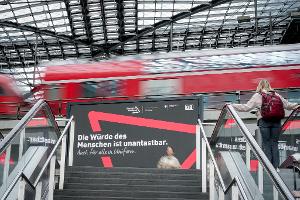 Die Zahl der Angriffe auf Bahnbeschäftigte ist innerhalb eines Jahres gestiegen. Jetzt gibt es eine Respekt-Kampagne. (Archivbild) 