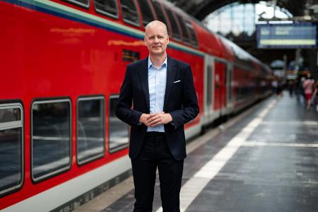 DB Regio-Vorstand Harmen van Zijderveld will, dass Züge sichere Orte sind.