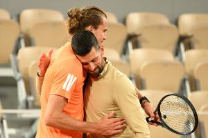"Absolut verdient": Bewegter Djokovic gratuliert Zverev