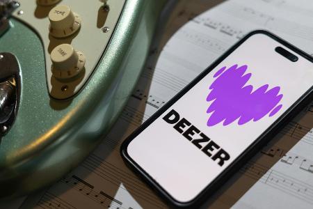 Nicht nur Shakira: Deezer mit KI-Songs zur WM überschwemmt