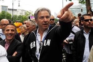 Das Coming-out von Klaus Wowereit auf großer Bühne vor 25 Jahren änderte viel in der Wahrnehmung von Homosexuellen. Anfeindungen und Übergriffe gibt es aber weiterhin. (Archivbild)