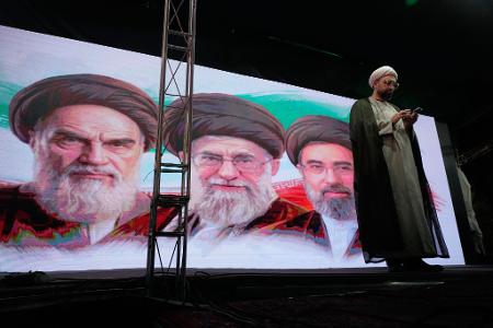 Ein iranischer Geistlicher während einer regierungsfreundlichen Versammlung in Teheran. 