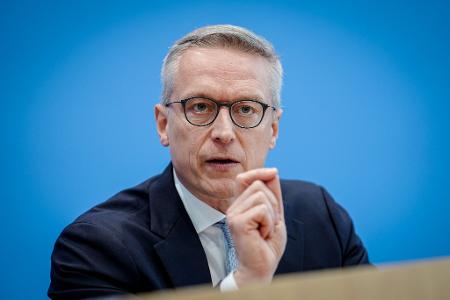 Digitalminister Karsten Wildberger (CDU) sagt, das neue KI-Sicherheitsinstitut solle etwas anders aufgestellt werden als eine klassische Behörde. Schnelligkeit und Expertise seien hier sehr wichtig. (Archivbild)