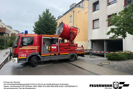 Großlüfter der Feuerwehr München im Einsatz bei einem Brand.