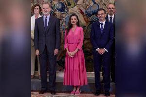 Königin Letizia setzt erneut auf ihr pinkes Lieblingskleid