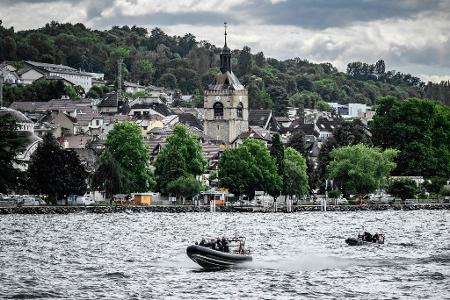 Französische Polizisten der Republikanischen Sicherheitskompanien (CRS - Compagnies republicaines de securite) patrouillieren mit Booten vor Evian auf dem Genfer See vor dem G7-Gipfel. 