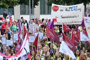 In Hannover protestierten mehrere Tausend Menschen gegen die Gesundheitsreform.