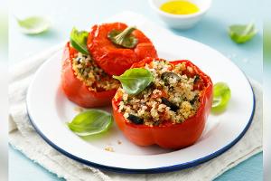 Paprika mit mediterraner Quinoa-Füllung