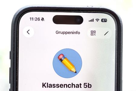 WhatsApp-Gruppen werden häufig für die Kommunikation im Schulalltag genutzt. (Illustration)