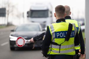 Ob und wann die europäische Asylreform auch zum Ende der deutschen Grenzkontrollen führen wird, ist offen. (Archivbild) 