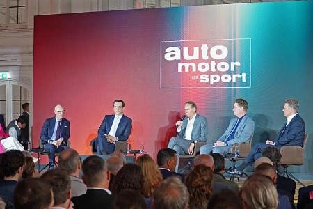 Best Cars 2026 Runde / Panel CEOs weißer Saal Neues Schloss Stutgart