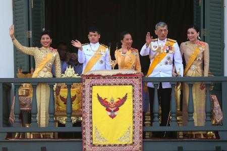 Prinzessin Bha (3. v.l.) soll zu den engsten Vertrauten des Monarchen gehört haben. (Archivbild)