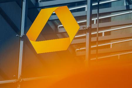Um die Commerzbank ist ein Übernahmekampf entbrannt (Archivbild)