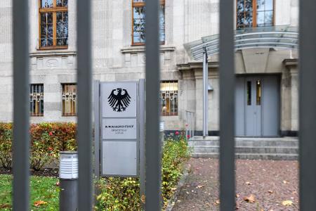Der BGHJ hob ein Urteil gegen einen Herzspezialisten nach dem Tod zweier Patienten auf. Der Mann muss erneut vor Gericht. (Archivbild)