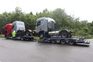 Lkw-Zug mit Zugmaschinen zu hoch