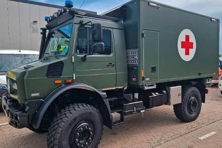 Unimog U 5023 als geländegängige Vier-Tragen-Ambulanz von WAS