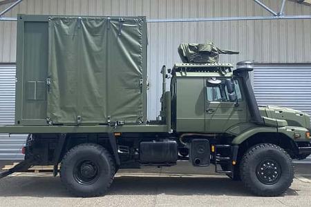 Mercedes Zetros 2048A 4x4 als hochmobiles Trägerfahrzeug für vernetzte unbemannte Systeme und HX-2 Multi-Launch