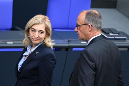 Kanzler Friedrich Merz hat seiner Ministerin beim Sparziel den Rücken gestärkt.