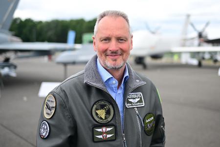 Michael Schöllhorn, Chef von Airbus Defence and Space, will mit seinem Unternehmen auch weiterhin an einem neuen Kampfflugzeug mitarbeiten. 