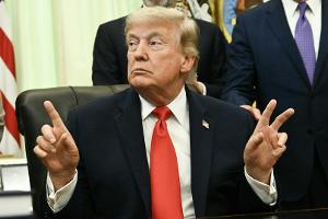 Vor Auftaktspiel: Trump meldet sich beim US-Team