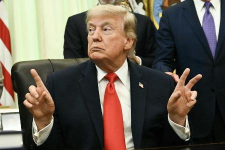 Vor Auftaktspiel: Trump meldet sich beim US-Team