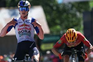 Van Gils feiert Etappensieg bei Tour Auvergne Rhone-Alpes