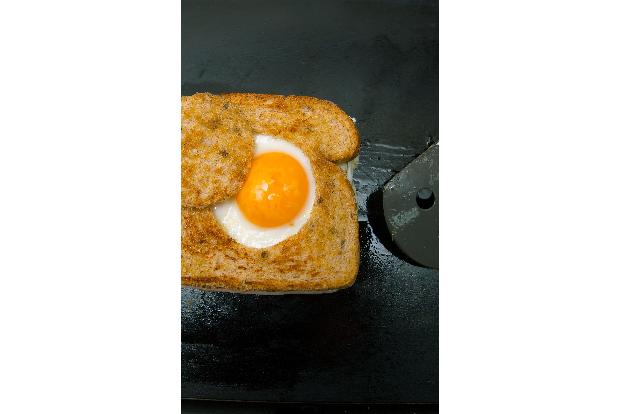 Spiegelei im Toast