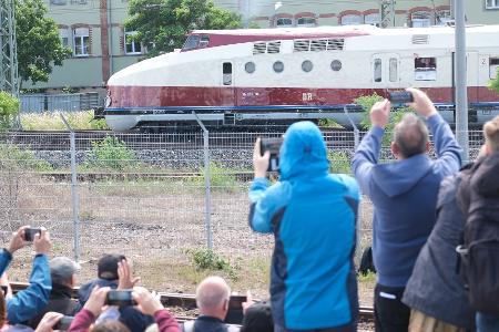 Nach aufwendiger Restaurierung soll der historische Schnellzug künftig bei Sonderfahrten Eisenbahn-Nostalgie verbreiten. 