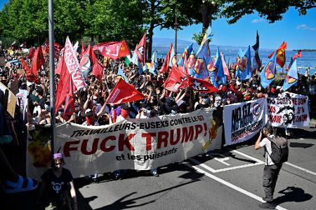 In Frankreich dürfen die G7-Gegner nicht protestieren, so weichen sie auf die Schweizer Seite des Genfersees aus. 