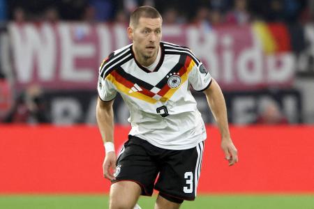 Waldemar Anton (ab 83.) - ohne Bewertung - Durfte sich als erste Kimmich-Alternative auf der rechten Seite für ein paar Minuten in der ungewohnten Rolle einspielen. Gewann seine einzigen beiden Zweikämpfe auf der Außenbahn, sodass nichts mehr anbrannte.
