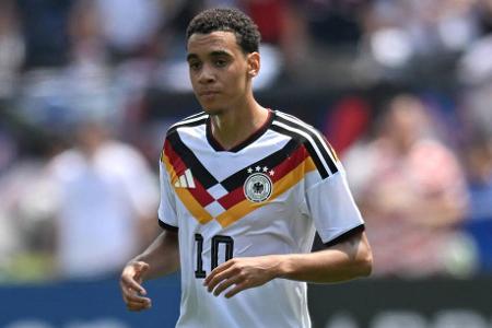 Jamal Musiala (bis 64.) - Note: 1,5 - Musste sich seine ersten Erfolgserlebnisse hart erkämpfen, drückte dem Spiel später dafür mit ganz viel Spielwitz mächtig seinen Stempel auf. Bot gefährliche Laufwege an und belohnte sich nach Wiederanpfiff mit einem Tor. Spätestens dann war die Leichtigkeit in seinen Abläufen zurück.
