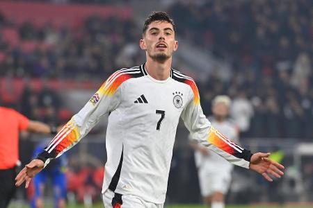 ANGRIFF: Kai Havertz - Note: 1,5 - Änderte durchgängig seine Positionierung im Angriffsdrittel und stellte die gegnerische Abwehr teils vor unlösbare Probleme. Öffnete Laufwege für Wirtz und Musiala, blieb beim Elfmeter eiskalt und nutzte die Freiräume später für einen weiteren Treffer. Im Zusammenspiel mit Undav funktionierte er später fast noch besser als zu Beginn.