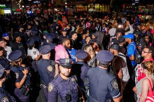 Krawalle nach Knicks-Triumph: Feuer und Verletzte in New York