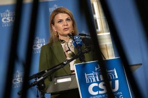 Die Pflegebevollmächtigte Katrin Staffler meint, "mit Klein-Klein" komme man angesichts der Pflege-Herausforderungen nicht weiter. (Archivbild)