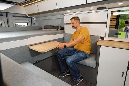 Caralife 630 L, Tisch