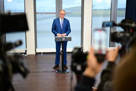 Bundeskanzler Merz sprach von einer fordernden Lage - aber auch von Chancen.