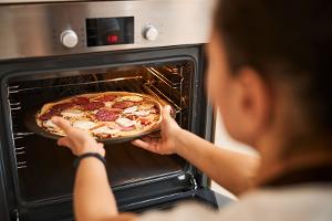Pizza im Ofen
