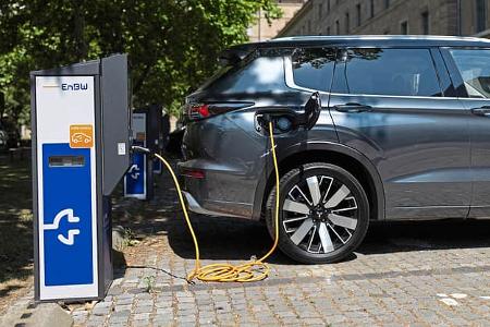 Mitsubishi Outlander, Ladestation