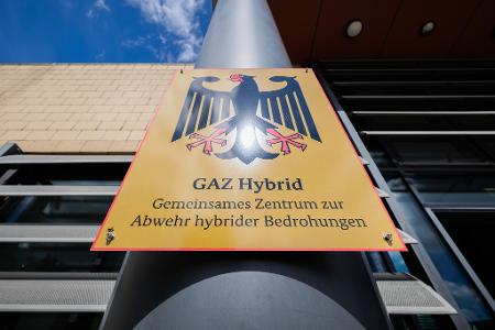 Offiziell eingeweiht wurde das GAZ Hybrid von Bundesinnenminister Alexander Dobrindt (CSU).
