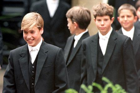 Auch Prinz William gehört zu den Absolventen. Hier ist er an seinem ersten Tag an der Schule im Jahr 1995 zu sehen. (Archivbild)