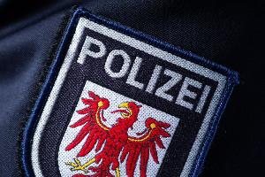 Die Polizei hat nach Zeugenhinweisen ein totes Baby in einem Wohnhaus gefunden. (Symbolbild)