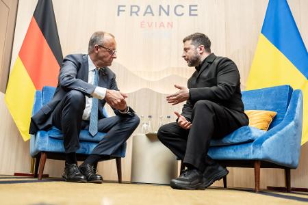 Bundeskanzler Friedrich Merz (CDU) bespricht mit dem ukrainischen Präsidenten Wolodymyr Selenskyj das weitere Vorgehen für ein Ende des russischen Angriffskriegs.