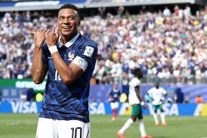 Mit Rekordmann Mbappé: Frankreich holt Arbeitssieg zum Start