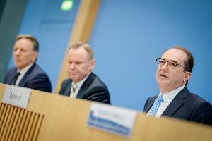 Vorsitzender der Innenministerkonferenz von Bund und Ländern ist aktuell Hamburgs Innensenator, Andy Grote (M). (Archivbild)
