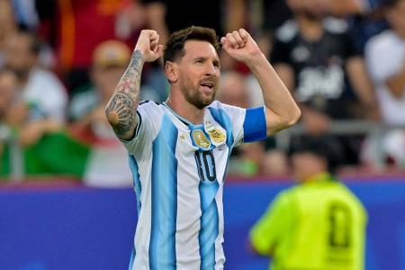 Das sind die WM-Rekordtorschützen - Miroslav Klose ist WM-Rekordtorschütze - allerdings nicht mehr alleine. Nachdem Kylian Mbappe den Rückstand auf den Deutschen beim WM-Auftakt verkürzte, holte Lionel Messi den Weltmeister von 2014 sogar ein. Die Top 10 zum Durchklicken: