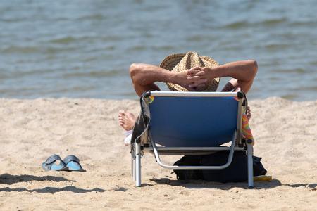 Ab Donnerstag soll es vor allem im Südwesten sehr heiß werden, der DWD warnt vor gesundheitlichen Auswirkungen.
