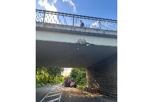 Die Brücke wurde beschädigt, bleibt aber tragfähig.