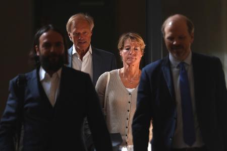 Christina Block auf dem Weg ins Gericht.