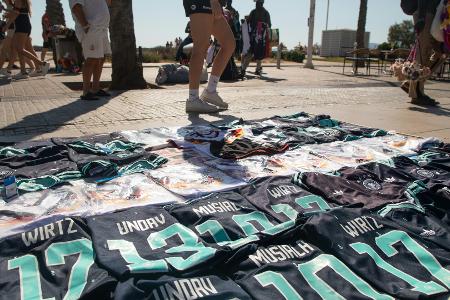 Spaniens Polizei konfisziert mehr als 66.000 Fake-Trikots