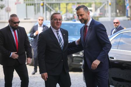 Pistorius und Kosiniak-Kamysz unterzeichneten das Militärabkommen.
